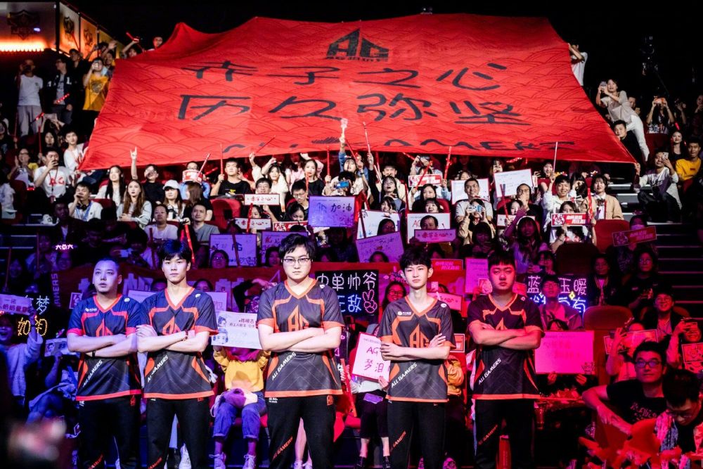官方LOL推特宣布： LPL 的官方英文直播将被取消，仅保留纯直播和二级直播。