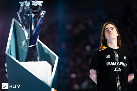 WE官方：前 Generation Gaming 、 Hanwha Life Esports 、 OKSavingsBank BRION 中路选手 Karis 正式加入团队