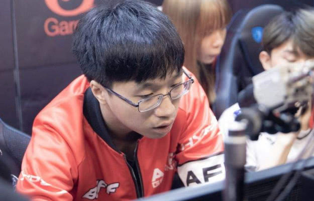 LCK官方：将为Deft、Faker举办十周年活动